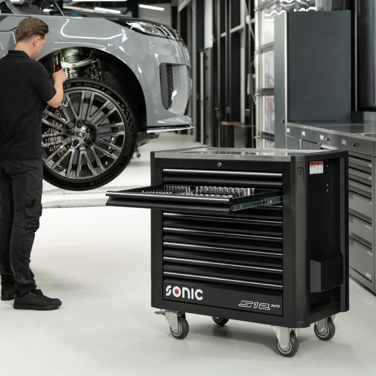 NEXT S12XD Werkstattwagen schwarz und leer – next s12xd black at work